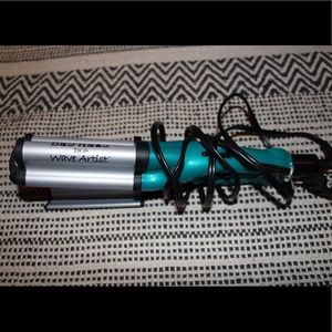 Bed head wave artist